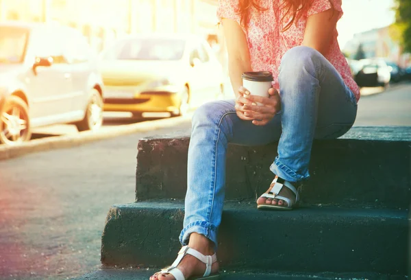 Hands holding morning coffee cup — Stock Photo, Image