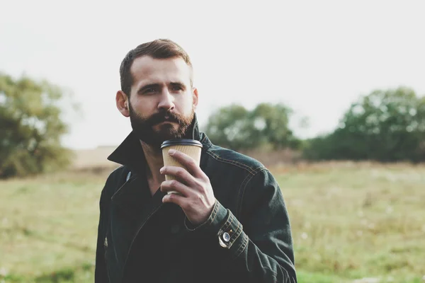 Bearded man with paper cup — Stock Photo, Image