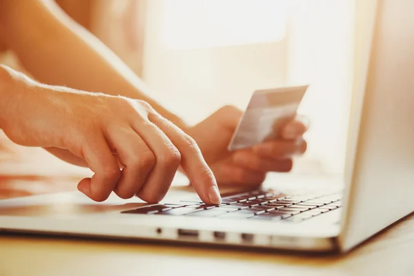 Hands holding credit card — Stock Photo, Image