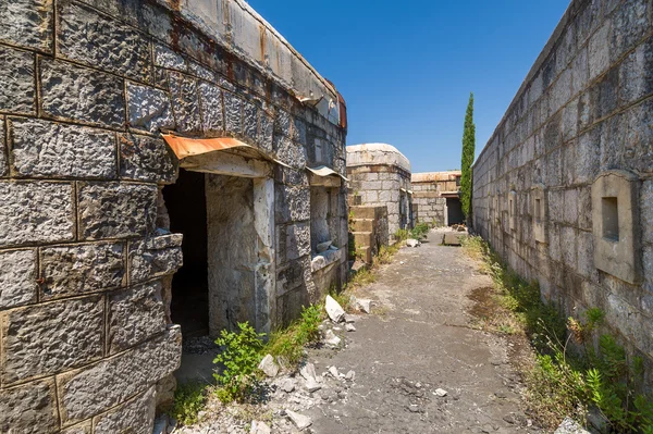 Vecchia fortezza abbandonata — Foto Stock