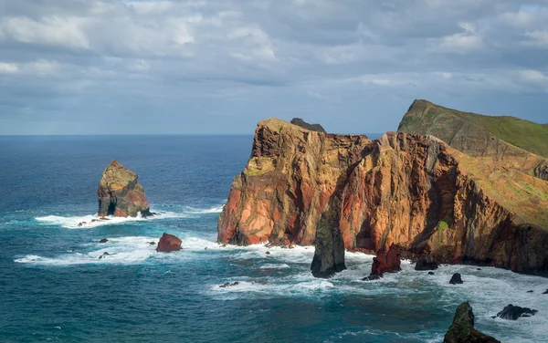 Ilha da Madeira rochas orientais — Fotografia de Stock