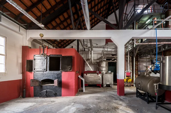Famosa fábrica de ron y un museo en Porto da Cruz, isla de Madeira . — Foto de Stock