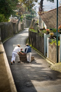 Funchal popüler turistik cazibe kamışı kızakları yokuş aşağı yolculuk olduğunu.