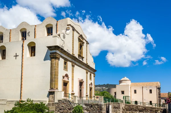 Igreja em Lipari centro da cidade velha — Fotografia de Stock