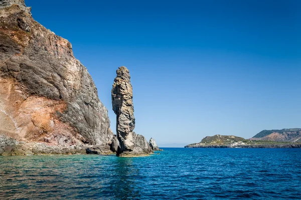 Eoliska öarna vakta rock — Stockfoto