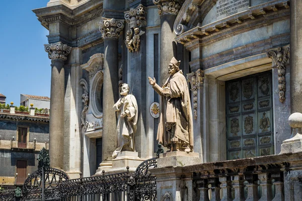 St. Peter cathedral statues — Stock Photo, Image