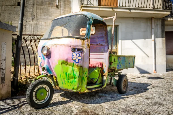 Hippy retro 3-wheels car — Stock Photo, Image