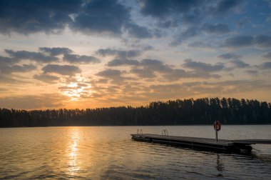 Gölde romantik akşam