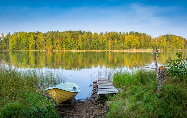 Nothern lake at autumn — Stock Photo, Image