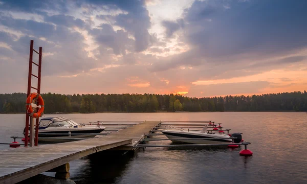 Barcos de recreo al amanecer — Foto de Stock