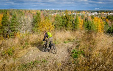 Sonbahar park yokuş aşağı