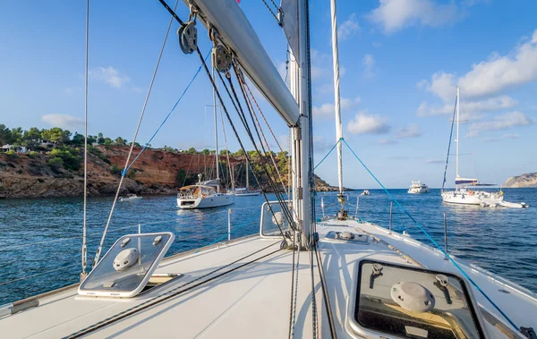 Yelkenli yat güverte