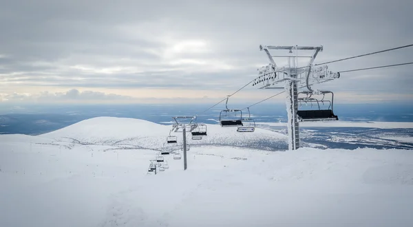 Alp Disiplini Kayak Merkezi Manzarasında Telesiyej Üst Istasyonu Hibini Rusya — Stok fotoğraf