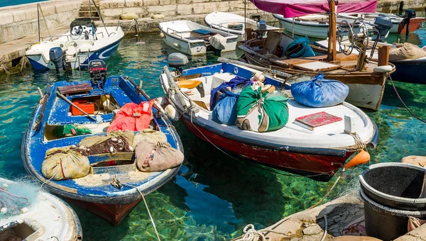 Barcos de pesca retro mediterráneos —  Fotos de Stock