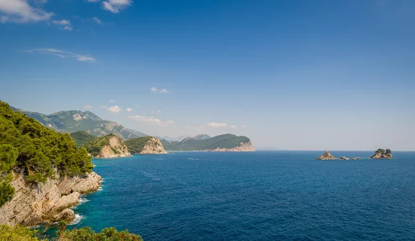 Montenegro paesaggio marino con isole — Foto Stock