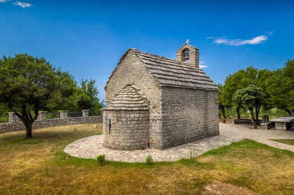 Kleine alte Kapelle — Stockfoto