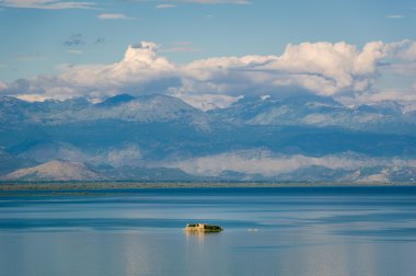 İşkodra Gölü üzerinde Grmozur antik kale