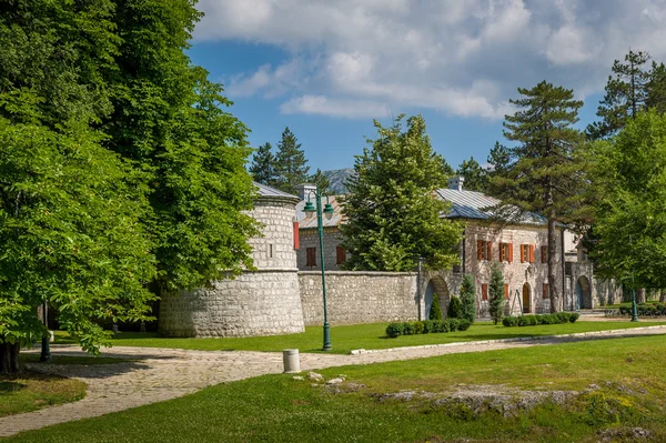 Gamla klosterbyggnaderna i Cetinje, Montenegro — Stockfoto