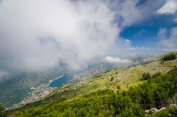 Vista aerea sulla baia di Boka Kotor dalle montagne Lovcen — Foto Stock