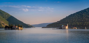 Perast Manastırı akşam panorama, Karadağ Adaları