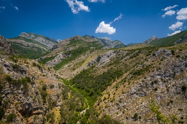 Montenegro paesaggio montano vicino a Bar città — Foto Stock