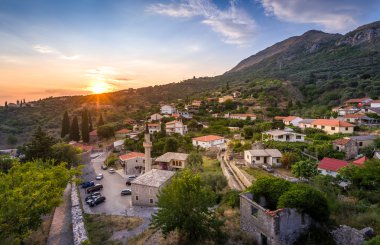 Stari Bar town günbatımı panorama adlı