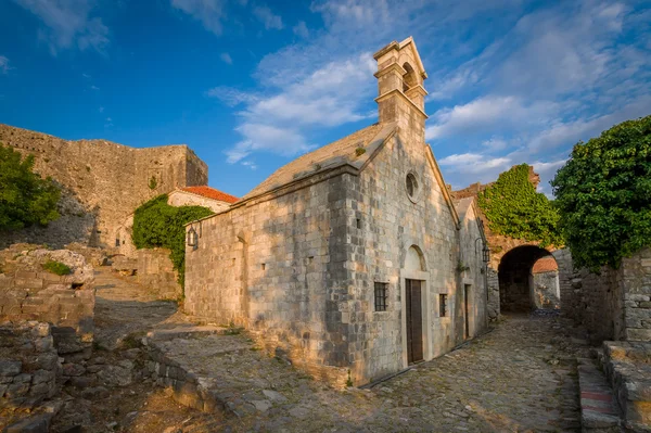 요새, 몬테네그로 바에서 세인트 조반의 오래 된 채 플 — 스톡 사진