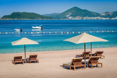 Karadağ lüks kum plaj