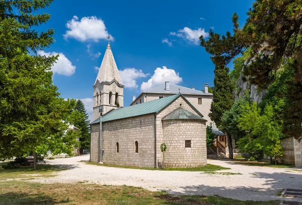 La torre del monasterio Ostrog Donji — Foto de Stock