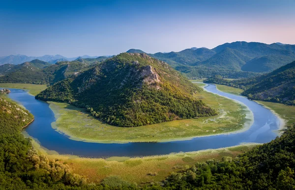 Nehir Crnojevica Kanyon bakış açısı Karadağ dağları arasında — Stok fotoğraf