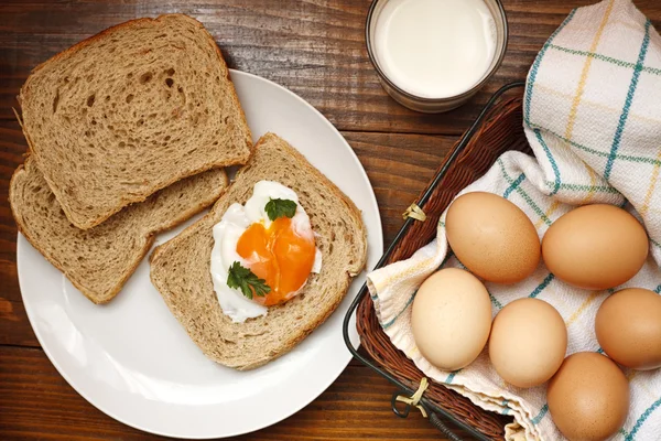 朝食に新鮮な卵 — ストック写真