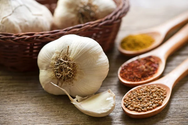 Organic garlic and spices — Stock Photo, Image