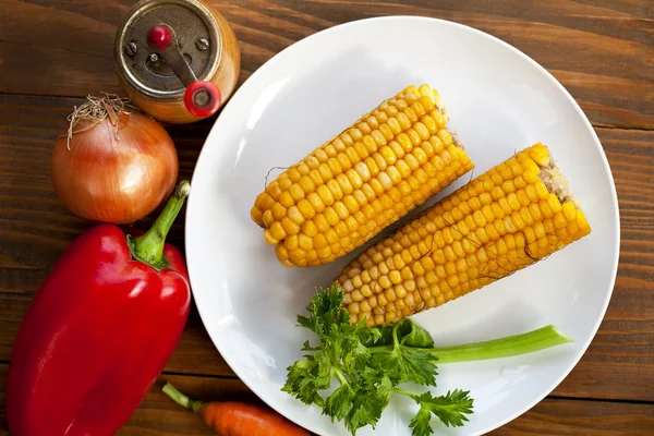 Milho e legumes cozidos — Fotografia de Stock