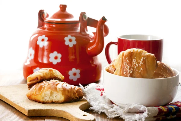 Cup of tea and fresh rolls — Stock Photo, Image