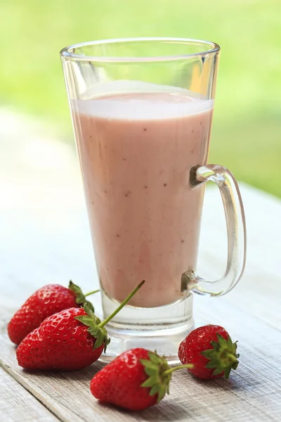 Färsk jordgubbe smoothie — Stockfoto