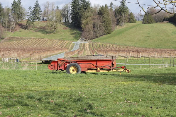 Boerderij Wagon en veld — Stockfoto