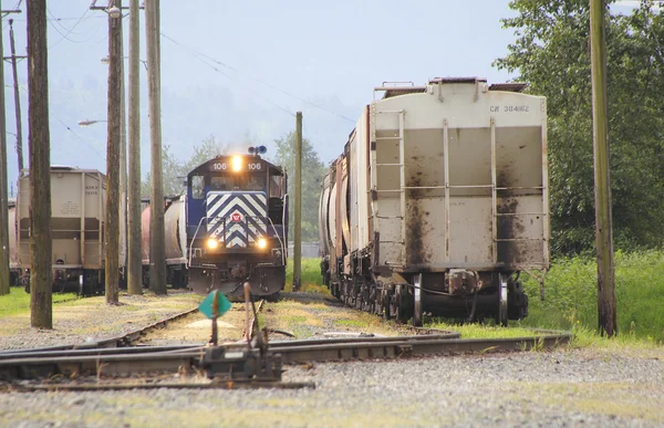 Ligação ferroviária Trabalhando no pátio ferroviário — Fotografia de Stock