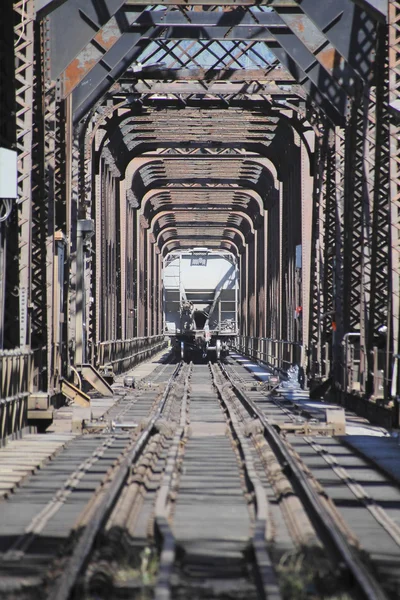 Gamla stål järnvägsbro — Stockfoto