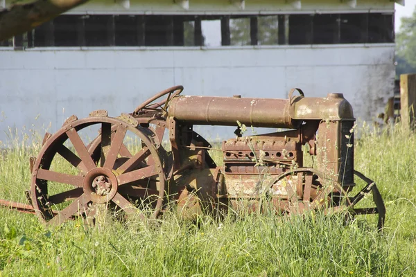 Tractor antiguo de la década de 1930 — Foto de Stock