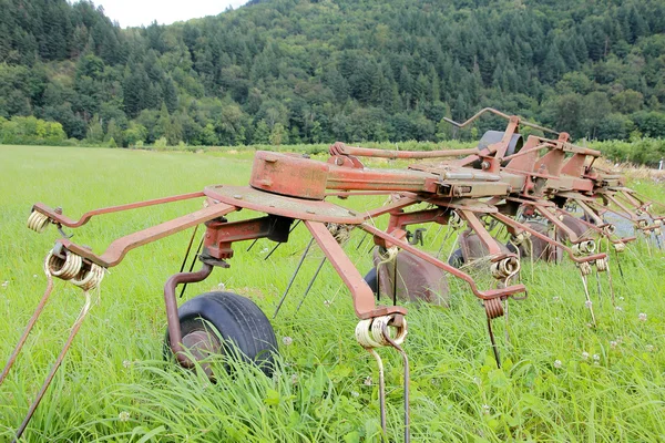 引退した干し草テッダー — ストック写真