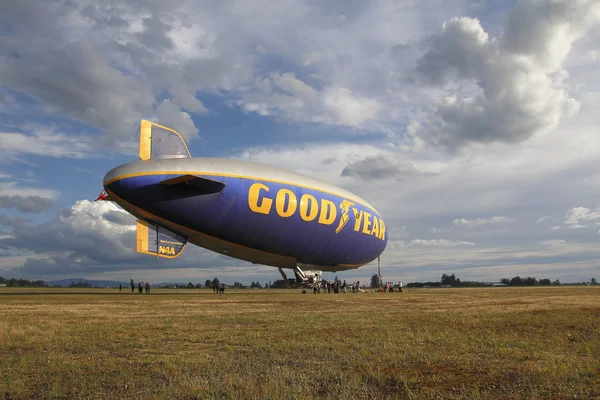 Bonne année Blimp à Abbotsford, Canada — Photo