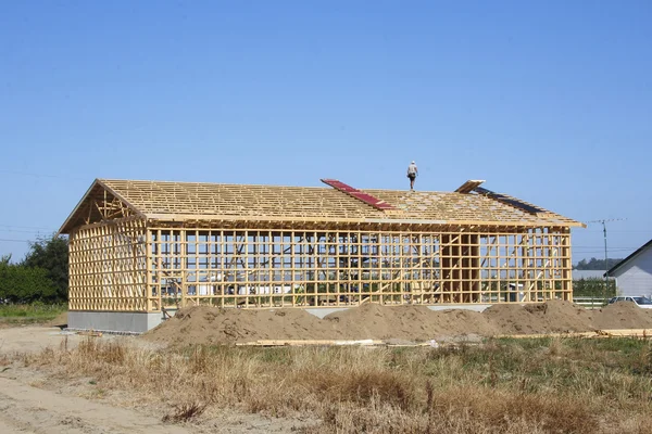 Construyendo un edificio de granja —  Fotos de Stock