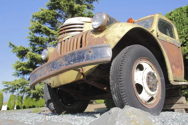 Alacsony szög eredeti antik teherautó — Stock Fotó