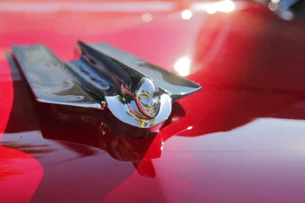 Cadillac ασημένια πτέρυγα κόσμημα κουκούλα — Φωτογραφία Αρχείου