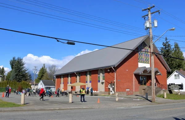 Κεντρική Εκκλησία Της Πεντηκοστιανής Συνέλευσης Του Chilliwack Καναδάς Συγκεντρώνεται Έξω — Φωτογραφία Αρχείου