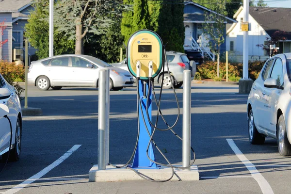 Vista Completa Uma Estação Comercial Automóveis Eléctricos Onde Cliente Pode — Fotografia de Stock