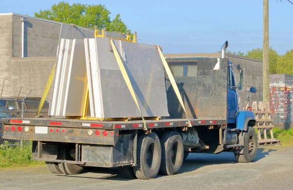 Camion Pianale Utilizza Cinghie Telaio Metallo Box Garantire Carico Speciale — Foto Stock