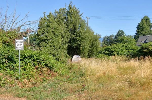 Small Tent Has Been Assembled Large Private City Lot Homeless — Stock Photo, Image