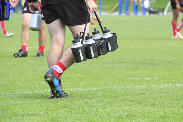Bouteilles d'eau pour joueurs de rugby — Photo