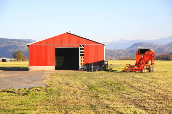 Små Barn och hö maskin — Stockfoto